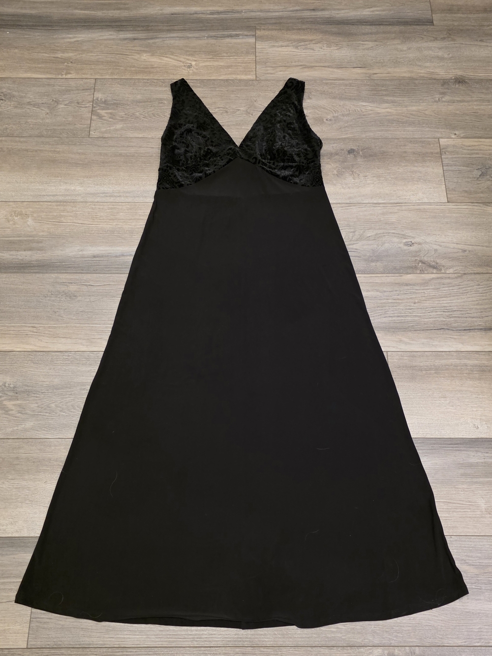 Black V-Neck Velvet Bodice Maxi Dress - Unbranded